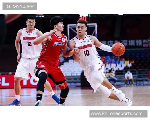 实时新闻深圳篮球队中路突破革新探索新战术提升球队整体实力与竞争力